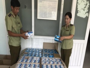 Rộ buôn lậu vì giá khẩu trang tại Campuchia 600.000 đồng/hộp