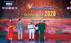 Doanh nhân Nguyễn Hoàng Sang nhận bằng khen trong Chương trình “Vinh quang doanh nhân Việt Nam – Doanh nhân người lính thời bình”