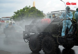TP Hồ Chí Minh: Phun khử khuẩn tại ‘tâm dịch' quận Gò Vấp