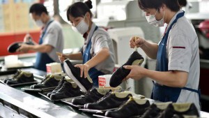 Doanh nghiệp dệt may, da giày cố xoay trở sản xuất giữa lúc TPHCM giãn cách xã hội
