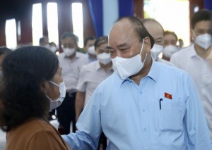 Chủ tịch nước Nguyễn Xuân Phúc tiếp xúc cử tri TP.HCM
