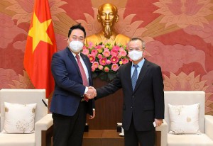 Phó Chủ nhiệm Ủy ban Đối ngoại tiếp Phó Chủ tịch Hiệp hội Doanh nghiệp Hàn Quốc tại Việt Nam