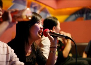 TP.HCM tạm ngưng hoạt động karaoke, massage và spa
