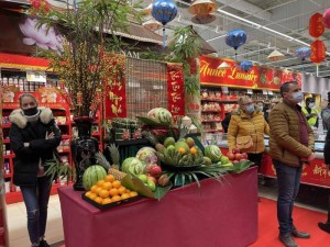 Ấn tượng Tuần lễ Tết Việt Nam tại siêu thị Carrefour của Pháp