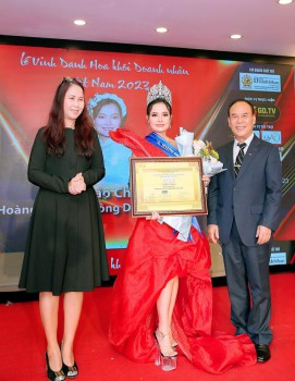 Nhà báo Chu Loan được trao tặng danh hiệu Nữ Hoàng Truyền Thông