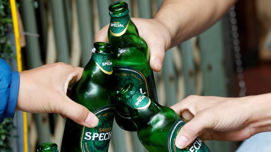 Sabeco, Habeco… ‘bốc hơi’ tiền tỷ sau quy định cấm lái xe khi uống rượu, bia