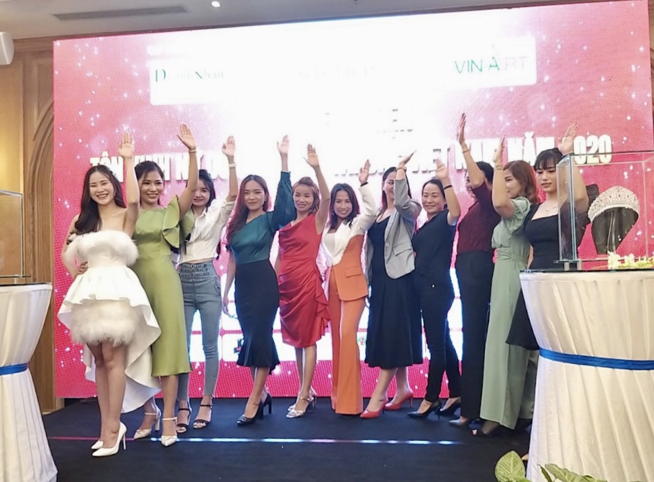 Các doanh nhân trong cuộc thi “Nữ doanh nhân tài sắc năm 2020”.