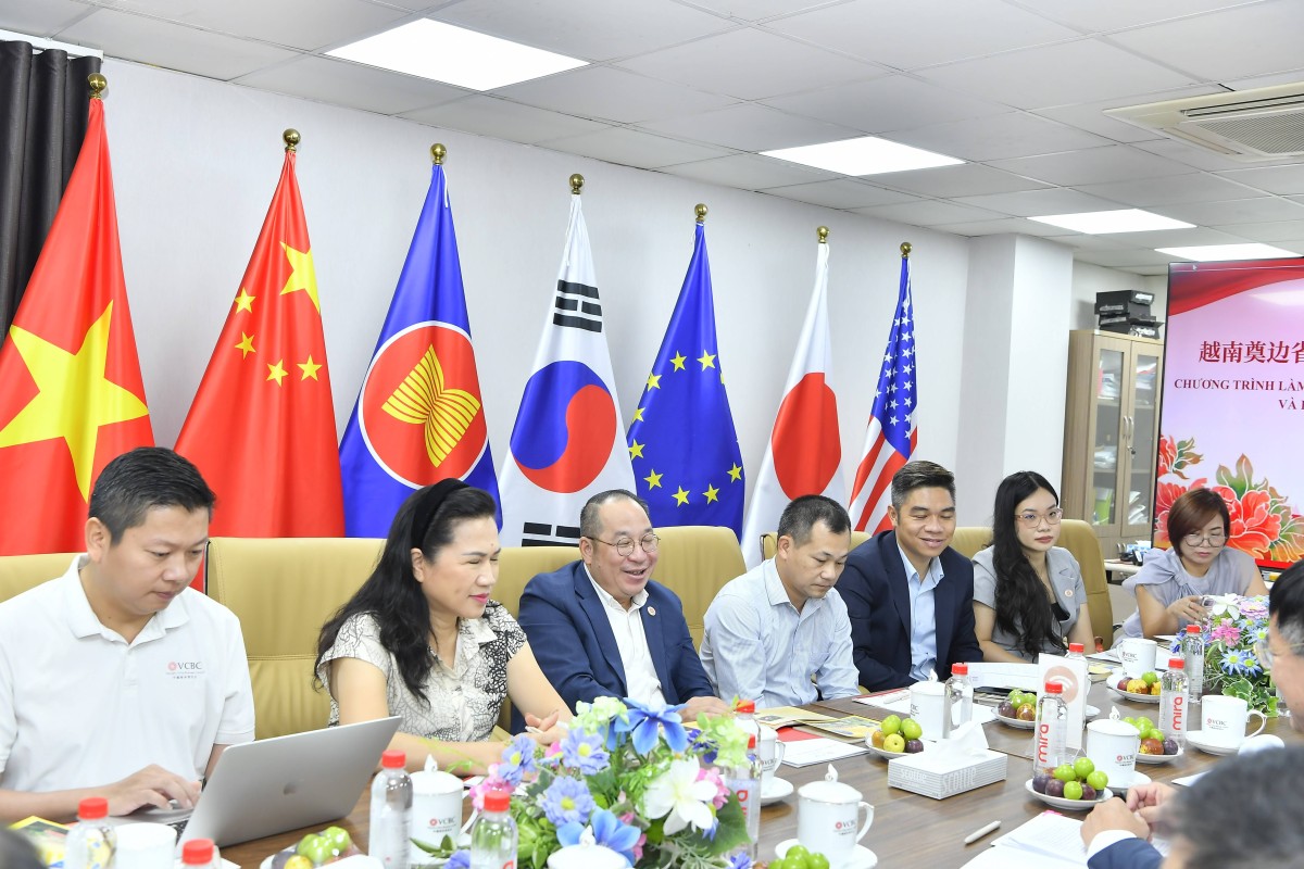 Các thành viên VCBC tham dự chương trình làm việc với Đoàn công tác tỉnh Điện Biên. (Ảnh: Đan Trần)